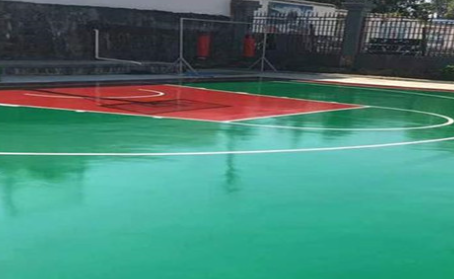 玉林篮球场翻新地面